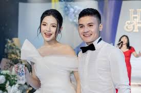 Vì sao Quang Hải lại chọn cưới Chu Thanh Huyền giữa muôn vàn lựa chọn khác? Bài viết đã tóm tắt lý do qua những dấu ấn và kỷ niệm ý nghĩa trong hành trình tình yêu của họ