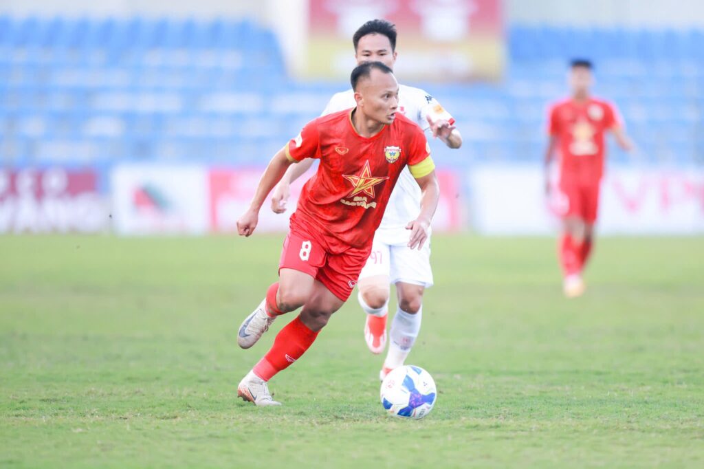 Văn Lê lập siêu phẩm