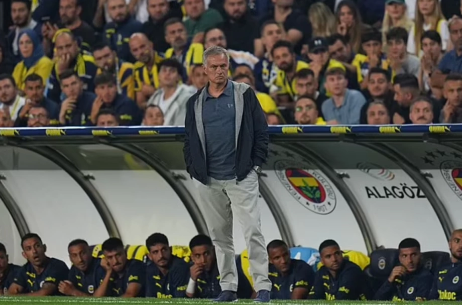 Trận đấu giữa Fenerbahce và Galatasaray không chỉ là một cuộc chiến về điểm số mà còn là một bài học cho huấn luyện viên Mourinho và đội bóng của ông.